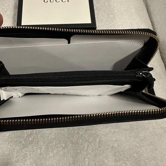 Gucci zippy wallet with signature GG on front - Picture 5 of 7